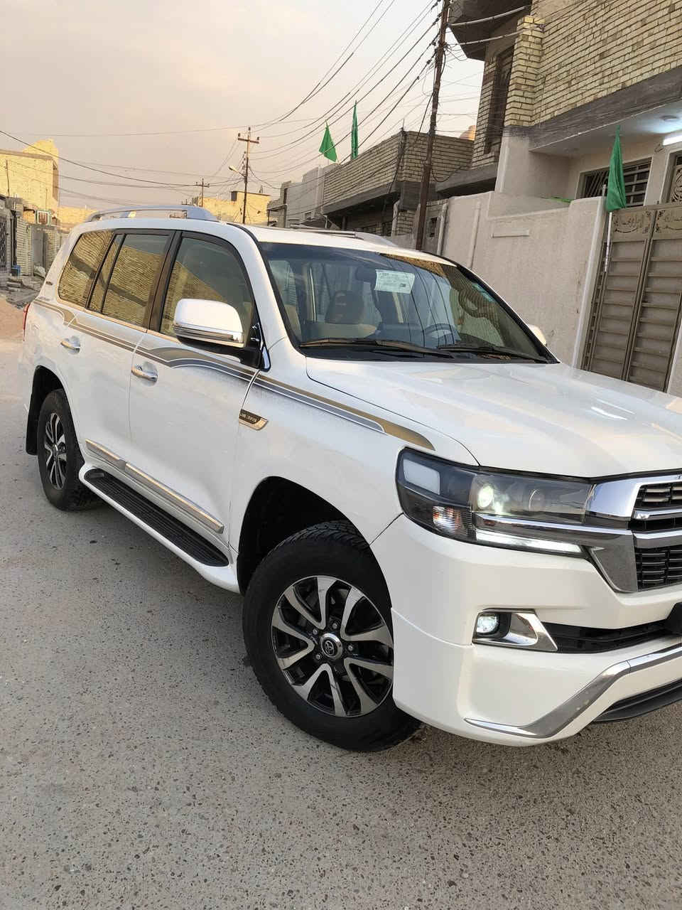 السلام عليكم لاندكروز 2009محدث 2021 مصبوغه عام أثر چفيه مكينه 8 سلندر فول مواصفات مكفوله مكينة وحدادية وكير رقم بغداد سنوية جديده هزه جديده السياره نظيفه ومابيها نقص برغي للبيع او المراوس مكاني بغداد السعر خاص او للأستفسار ***********
