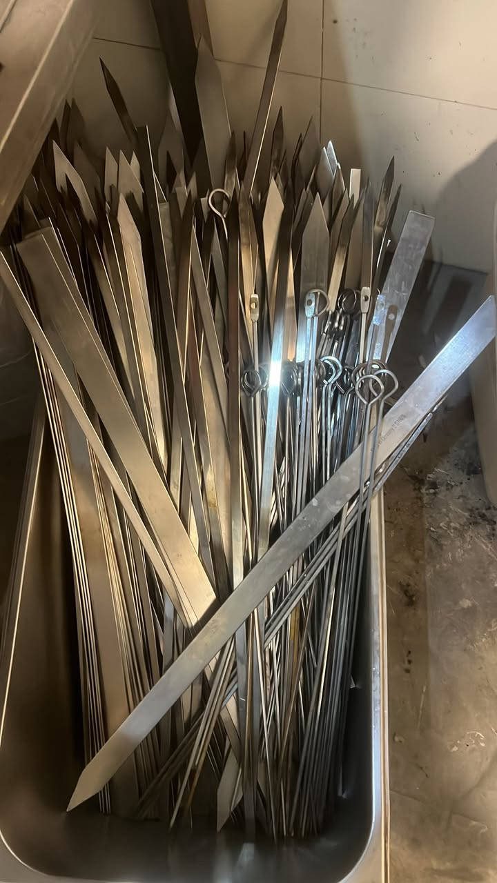 غراض مستخدمه للبيع
ثلاجه كرافت بيه ليك ب ٢٠٠ الف 
شياش كلش نظيف ع ٧٥٠ الشيش اصليات 
عجانه طحين ب ١٠٠ الف 
ستاند تشريفات مال دخوليه ب ١٠٠ الف ٤ 
سندانه فوم ضد المي بيه زرع عندي كميه ٥٠ سندانه الي ياخذه شلع احسبه ب٤٠ الف 
مكينه مال لبن ٥٠٠ الف 
براد مال لحم شركة الزان ب ٢٢٥٠ 
مكينه قهوه كاسيدو ب١٥ ورقه 
طاحونه بن اسبانيه ب ٢٠٠ الف 
***********
