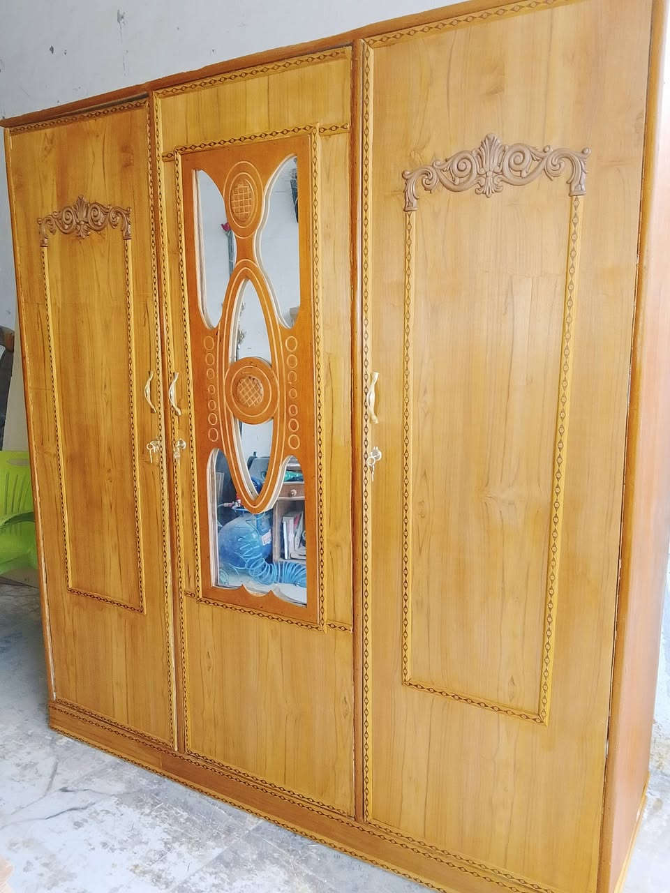 كنتور مستعمل ثلاثة ابواب تسكام للبيع مكاني الشوملي ويوجد خدمة توصيل ***********
