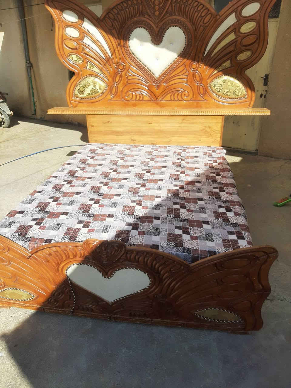 تخت ومطرح للبيع العرض 155والطول 200مترين السعر 180 الف


**إذا كنت صاحب هذا الإعلان وتريد حذفه لأي سبب، رجاءا أرسل رسالة إلى الدعم الفني**