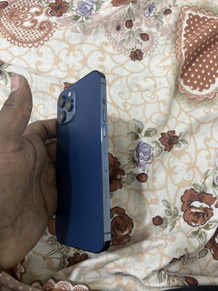 ايفون 12 برو ماكس امبدل شاشه اصليه وكاله + بطاريه اصليه مزوده قدرتها اعلى من الاصليه شحنه ايخبل الموبايل كلشي ما ناقصه لكن احتاجيت افلوس لذلك عرضته للبيع 
السعر 375 او بي مجال 
للاستفسار واتس ***********
