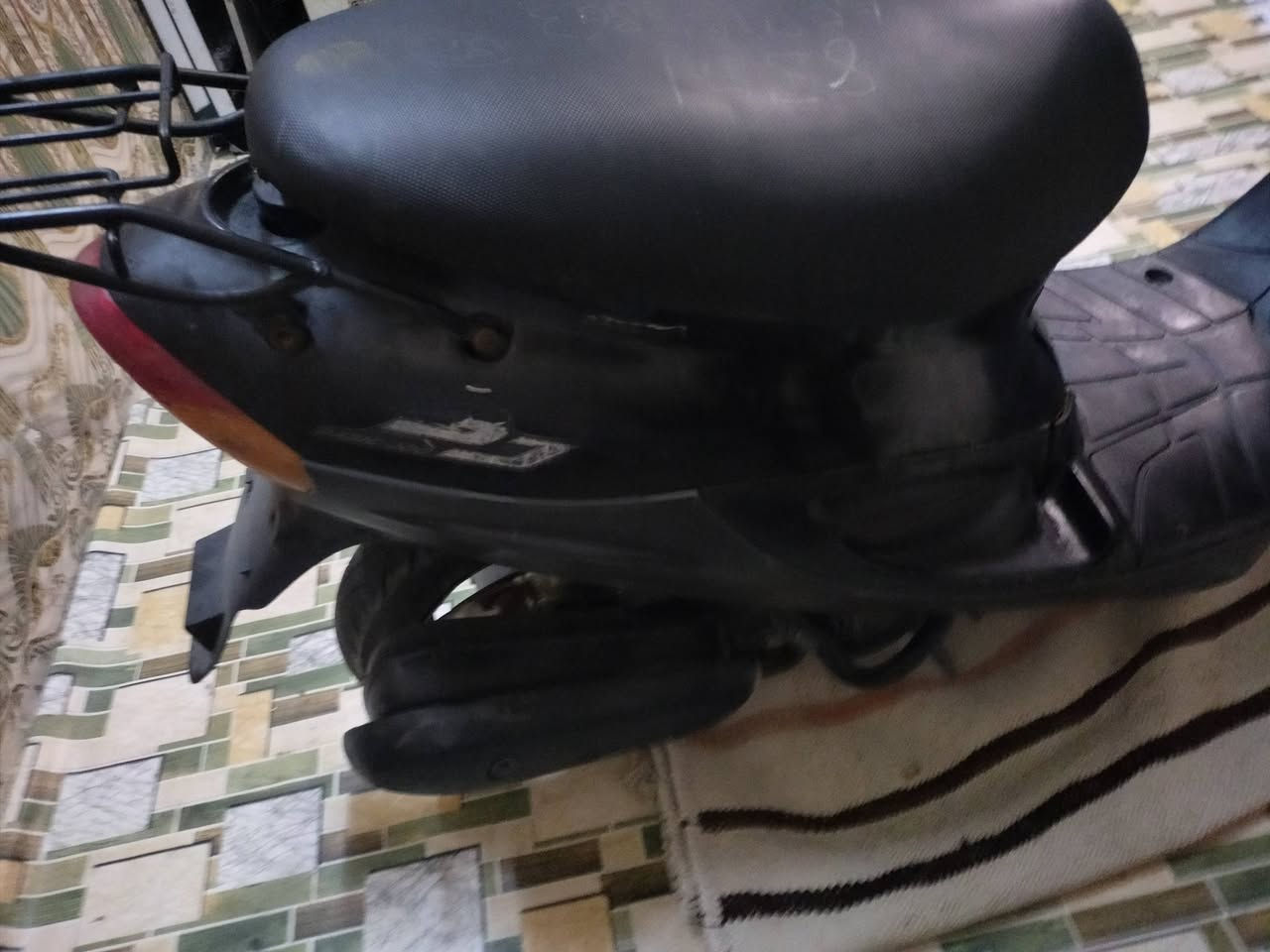 سلام عليكم ورحمة اخوان هاي بيجي تسع زروف لبيع دراجته نضيفه وناعمه ما مفتوحه أو ملعوب بيها كلشي بيها شغال ما عدا عداد سرعه واير مقطوع تشغل سلف وهندر دراجته نظافتها حلوه سعرها 350وبيها مجال لشراي مكاني بصره حي شرطه مقابيل حيانيه شارع طاك رقمي ***********
