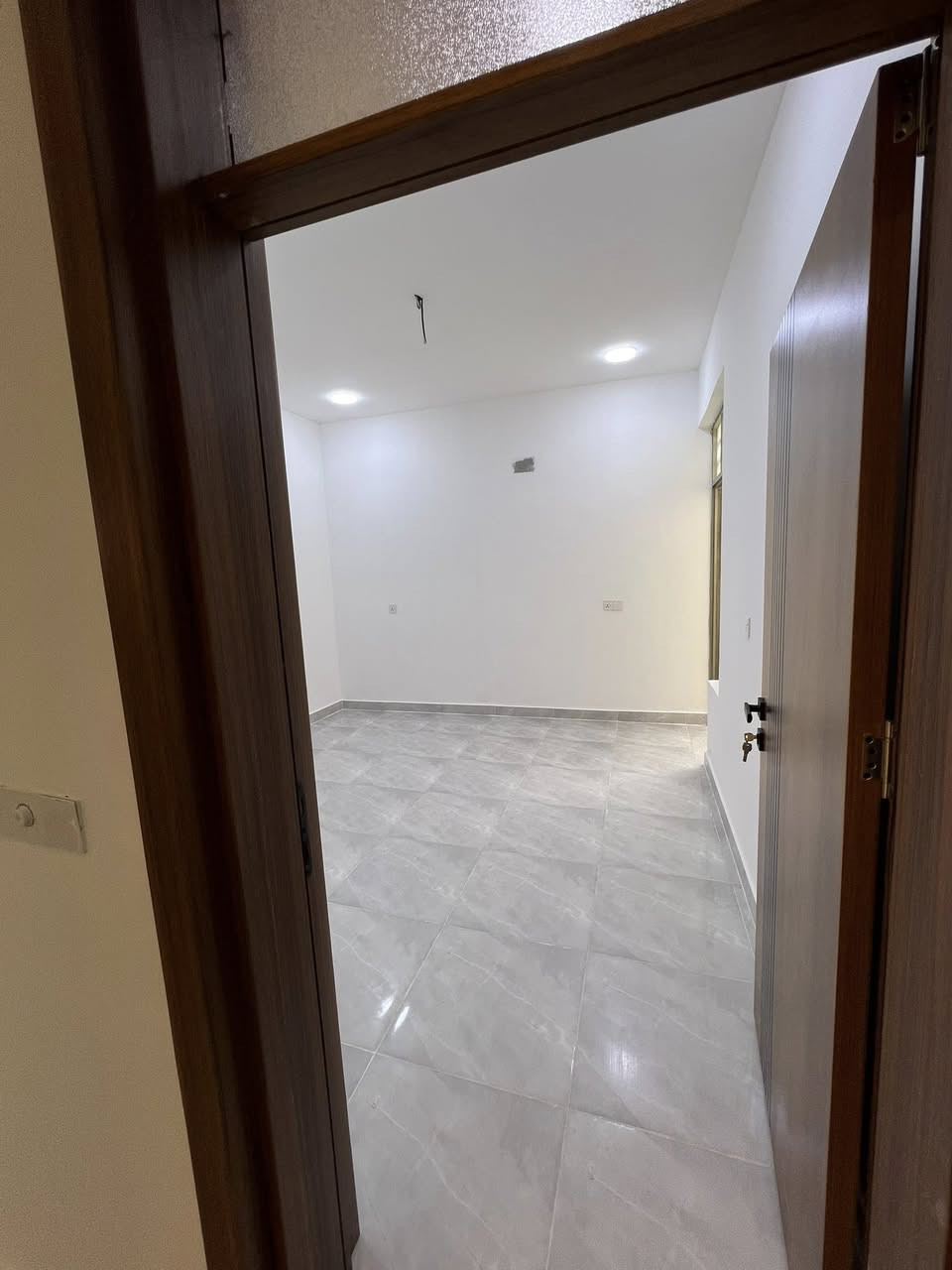 السلام وعليكم دار للبيع المساحة 100متر طابق ونص مفول يحتوي على صالة ومطبخ وحولي كبير وغرفتين نوم وحمام عدد 3 البيت نظام ديكورات جبسن بورد ونظام كامرات شغل درجئ اولى باسمي مباشر تنازل شركة الموقع الدورة البوعيثة مجمع العيثاوي شارع مول ادم  تفاصيل اكثر  للاستفسار (***********)(فقط واتساب***********)
