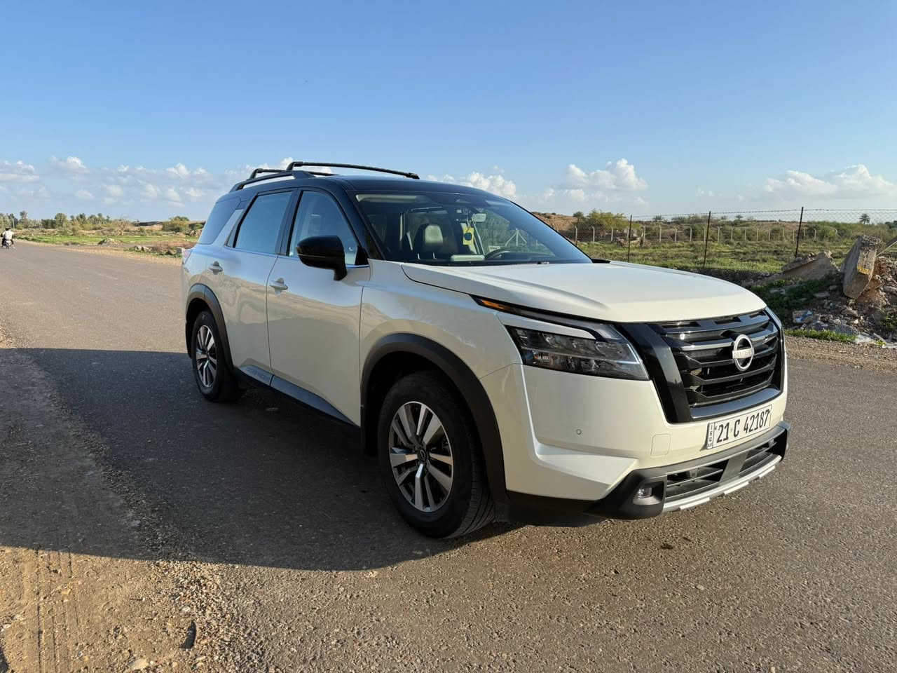 ‏Nissan Pathfinder SL✅
✅موديل  2023

✅محرك 6V    3500

✅اللون ابيض مميز سقف اسود بلادي 

✅عداد المسافة 38  الف 

✅رادار امامي (تحديد مسار)

✅رادار جانبي (نقاط عمياء)

✅رادار خلفي (تحذير من الاصطدام)

✅كاميرات 360°

✅كشنات جلد تدفئة 

✅بردات خلفية

✅شاشة كبيرة لمس+كاميرا

🔴 بدون دواخل بدون شاصي كما في الصور

السعر//310

مكان السياره صلاح الدين قضاء بلد 

***********
