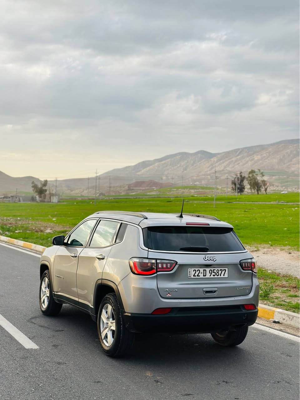 Jeep Compas 2022
بە ناوی خوای گەورە
جێب کۆمپاس ٢٠٢٢ فولی بێ پانۆڕاما
دەبڵ ئەکسلە شاشە گەورەیە برێک بەسمە ئۆتۆ هۆڵد
لایت ئۆتۆ لایت زینۆنی بیلادی کوشین جڵد  
٧٠ هەزار کیلۆمەتر ڕۆشتوە 
ڕەنگی سلڤەرە
گێڕ تۆماتیکە گێڕ و مەکینەی بە شەرتە 
بە ناوی خۆمە ڕەقەم و سەنەوی نوێیە
سەیارەکە بێ بۆیاغە سندوقی گۆڕاوە بە بیلاد جەمپێکی دواوەی هەیە پێشی کەپسە دو پیدیئاڕی هەیە 
نرخی ١٣٩ وەڕەقە و معامەلەیەکی کەم
***********
شوێن کۆیە كويسينجاك, أربيل
