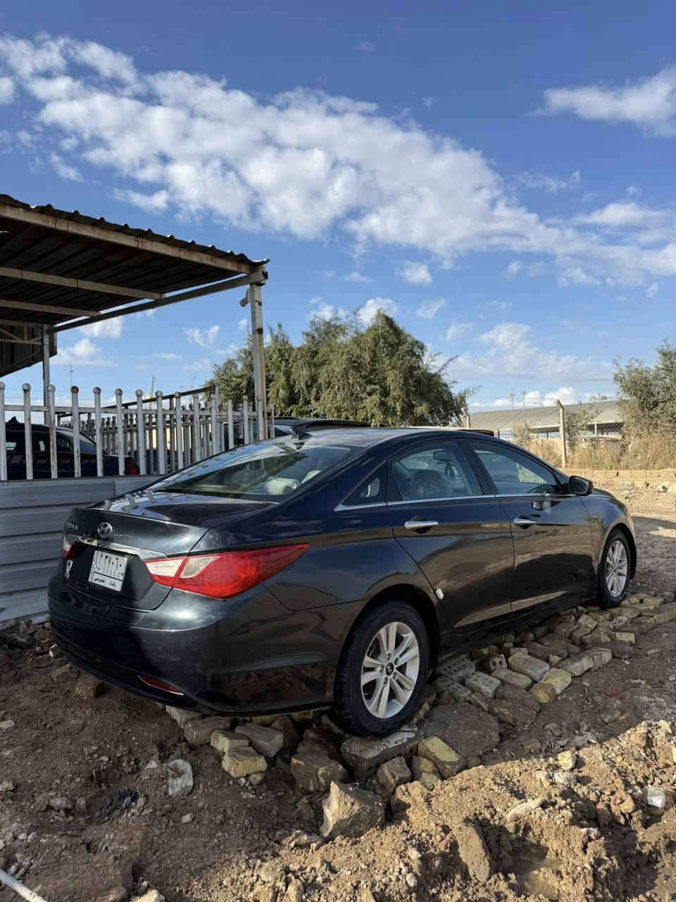 سلام عليكم سوناتا موديل 2013 مابيها اي نقص بس تخم تاير يرادلها حادثها جاملغ خلفي وباب موضح بل سونار سياره بيها شويه جراد بل قماره لون كحلي سياره حلوه خير من الله مكينة 2400سياره بدون ايرباك وبدون شواصي والغد مكاني حله على طريق النجف مقابل مطعم ثابت  سعر ب 105 بيها مجال بسيط  ***********￼
