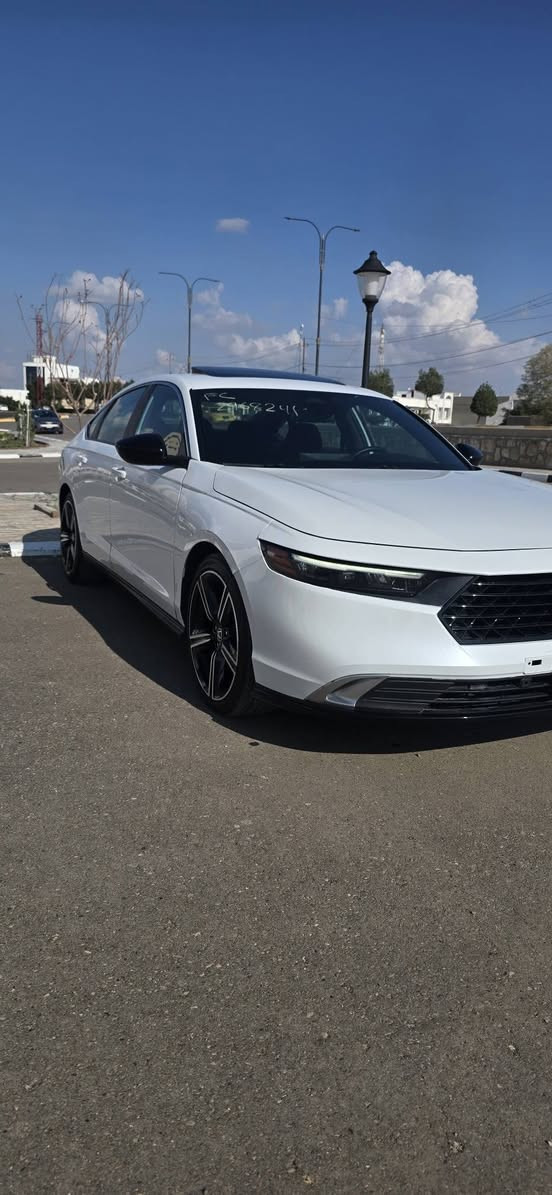 هوندا اكورد سبورت 2025
شاشة كبيرة 12.3 إنج
نظام Apple CarPlay & Android Auto (لاسلكي)
تشغيل بصمة + ريموت
شحن موبايل لاسلكي
كاميرا خلفية + حساسات أمامية وخلفية
مثبت سرعة ذكي + نظام الحفاظ على المسار
فتحة سقف
مقاعد سائق كهرباء مع تدفئه
مكيف أوتوماتيك + فتحات خلفية
ممشاها 3353 Mi
مكان السياره الانبار الرمادي 
ضرر موضح بالصور صبغ بنيد مع جاملغ
راديترات تبريد كله البلادي 
تستلم مرقم جاهز بغداد


**إذا كنت صاحب هذا الإعلان وتريد حذفه لأي سبب، رجاءا أرسل رسالة إلى الدعم الفني**