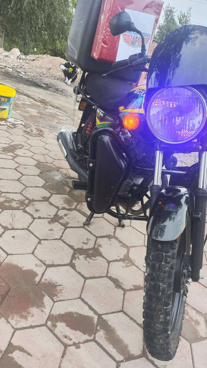 سلام عليكم دراجه بوكسر للبيع رقم وسنويه بغداد+ منضومه زنون ومحرك كفاله عامه موديل 23 مكاني بغداد المحموديه 
سعر مليونين و 400 رقم فقط واتساب ***********
