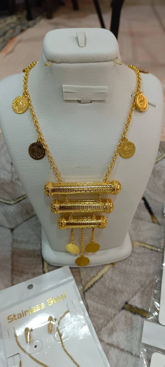 سڵاوی خوا لە هەموو لایەک
هەمووی پێکەوە بۆ فرۆشتن 
بابەتەکان ئەمانەن
ملوانکە + مستیلە + گوارە + لوتەوانە + بازنگی زینە و مینا + چەن جۆرێک تاقم + پاوانە + ستاندی گەردن + بۆدی ئافرەتان هەمووی فری سایزە + چەن جۆرێک عەزی + ملپێچ + لەچک + گۆرەوی + کەپی گوێ + قایش + نەعلی فەرش و دەرەوە + پاپوچ + کڵاو + کیفی بچوک و وەصەت + جانتای  گەورەو بچوک + عەلاگەی جل و عەلاگەی پانتۆڵ بۆ هەڵواسین + جلی ژێرەوەی ئافرەتان + ئاوێنەی بچوک
هەمووی لۆکە و تازەیە
هەمووی پێکەوە دەفرۆشم دوکانم لابردووە
بۆ نرخ لە ڤایبەر یان وەتسئەپی ئەم ژمارەیە پەیوەندی بکەن
***********
تەنها لە ڤایبەر و وەتسئەپ و مەسنجەر جوابدەدەمەوە
نرخیان 1,400,000 هەزار و معامەلەیەکی کەموو برایانە
