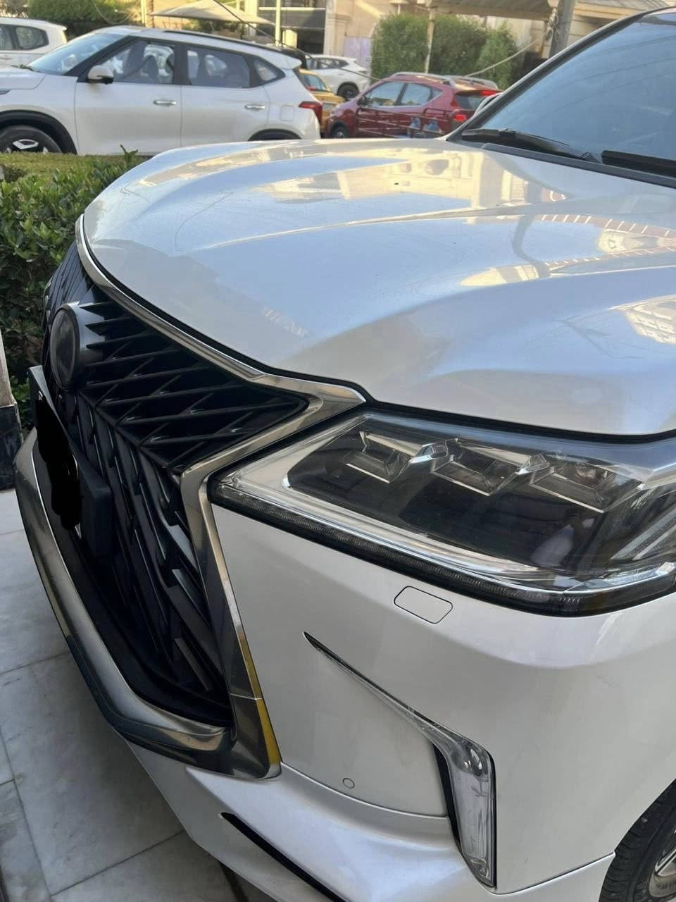 سلام وعليكم 
LEXUS LX 570 (SUPER SPORT) 2019 
للبيع 
المواصفات ⬇️
المحرك: 5.7  8سلندر✅
عدد المقاعد:7✅
المقاعد:جلد+كهربائية+تدفئة+تبريد✅
الجكات:3ارتفاعات عالي وسط ناصي✅
البردات:بردات جانبية+بردات منفصلة✅
الحساسات:خلفية+امامية+جانبية✅
الذاكرات:3وضعيات خزن للمقاعد✅
الملحقات:صندوك الملحقات من الشركة +سماعاتHeadphones✅
الرادارات:رادار امامي فقط✅
الارضيات:الارضيات البلادية+ارضيات بديلة من شركة LEXUS✅
السيارة ماشية 54الف فقط✅
سعر السيارة 610$وبي مجال✅
رقم السيارة:رقم بغداد✅
+اكو هواي ملحقات ومواصفات اخرى للسيارة ماذكرتها 

رقم التواصل: ***********
