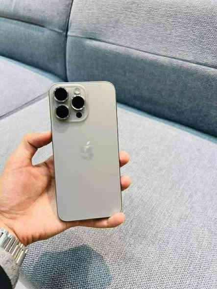 ياالله السلام عليكم ايفون 15 pro max ذاكرة 256 بطارية 97 جديد بمعنى الكلمة AAA ايبم ضمان وتر بروف جهاز كامل ملحقات بوكس كارتون وكيبل شحن السعر 1125 قفل مكاني بغداد شارع فلسطين شراي ***********
