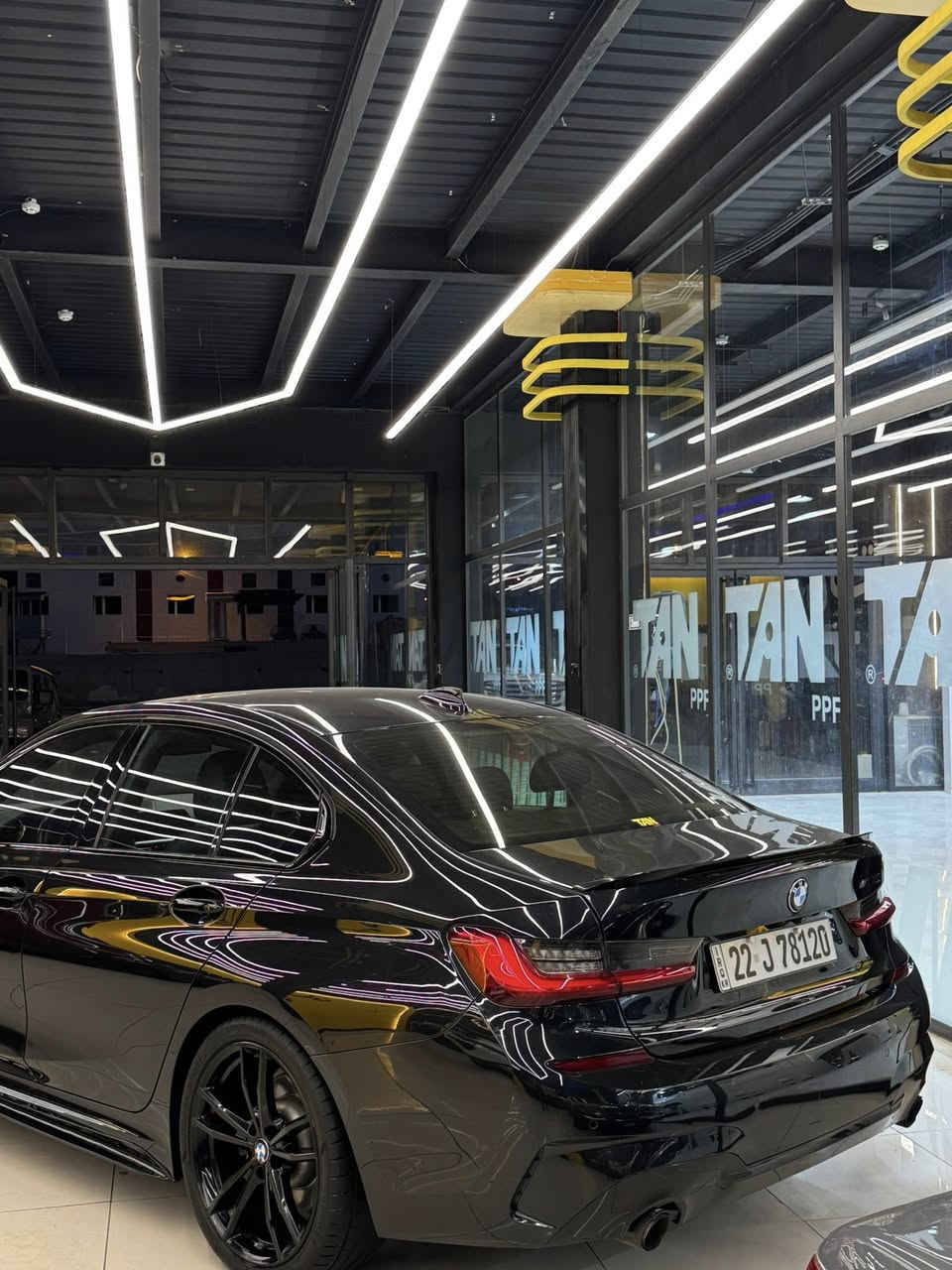السلام عليكم                                                                       

BMW 330  M bakj  اصل
موديل 2021 
سلايت
ماشيه 88KM
وباقي المواصفات معروفه ماريد ادوخكم
حادثها كلش بسيط لا دواخل ولا شاصي 

خشم البنيد وخشم الجاملغ 
مكان السياره بالكراده
السعر 255$ بيها مجال بسيط 
***********
