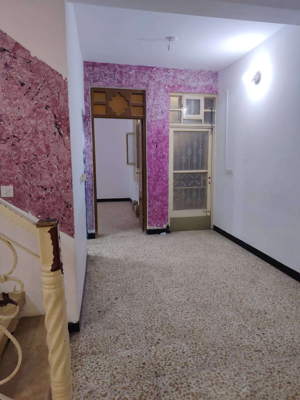 دار الإيجار طابقين
الموقع حي الطيار ه
طابق الارضي غرف نوم وهول استقبال ومطبخ وصحيات
طابق ثاني ٣نوم وهول وصحيات

مراجعه مكتب الأهرام لعقار والمقالات شارع 60قرب مجمع الضامن الطبي *********** بيه واتساب
