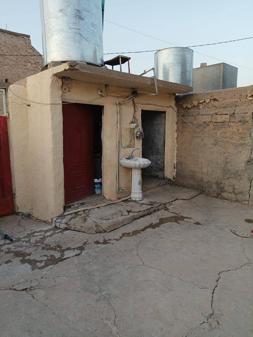 سلام عليكم بيت للبيع مساحة 227 متر عنوان دار معلمين قرب مستوصف الصدر للاستفسار *********** واتساب او اتصال
