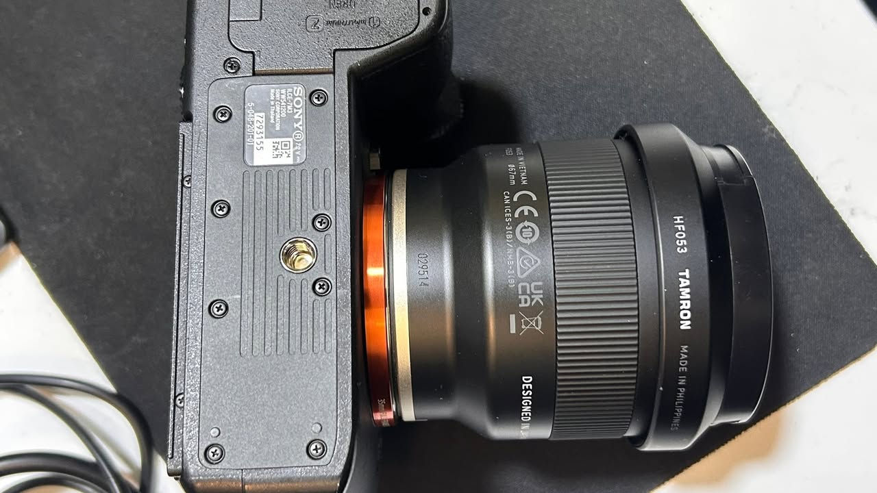 📸 للبيع: باكيج تصوير احترافي متكامل (Sony a7 III + Tamron 35mm f/2.8)
السلام عليكم.. للبيع كاميرا Sony a7 III مع عدسة الفاكسد الممتازة Tamron 35mm f/2.8 Di III OSD، العتاد نظيف جداً وجاهز للشغل مباشرة (فيديو وفوتو).
🔹 مواصفات وتفاصيل العتاد:
 بدي الكاميرا: Sony a7 III (مارك 3) غنية عن التعريف بأدائها في الفيديو والفوكس.
 العدسة: Tamron 35mm f/2.8 - عدسة فاكسد خفيفة الوزن، حادة جداً بالصورة، وممتازة لتصوير الشارع، البورتريه، والـ B-roll.
 النظافة: البدي والعدسة بحالة ممتازة جداً ونظافة تامة، بدون أي شخوط، والمطاط سليم تماماً والسنسور نظيف 100%.
🔹 الملحقات:
 الحزام الأصلي (Sony Strap).
 البطارية الأصلية مع الشاحن والوايرات.
 📍 المكان: كربلاء
 📞 الرقم للتواصل (واتساب أو اتصال): ***********
ملاحظة: البيع للباكيج كامل، والعتاد مفحوص وشغال بشرط النظافة.
