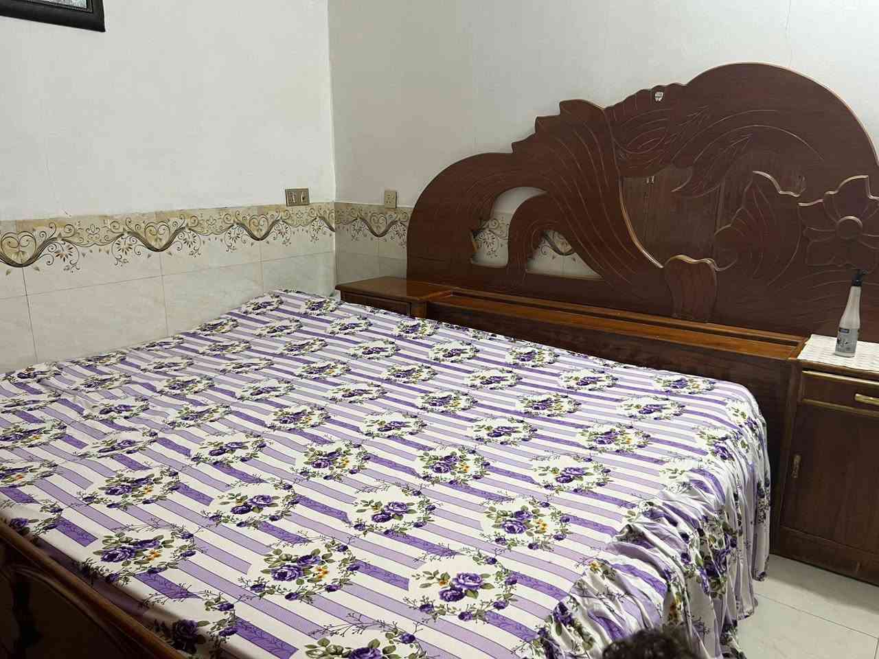 سلام عليكم غرفه نظيف ومرتبه 
السعر (٧٠٠) وبيها مجال بعد


**إذا كنت صاحب هذا الإعلان وتريد حذفه لأي سبب، رجاءا أرسل رسالة إلى الدعم الفني**