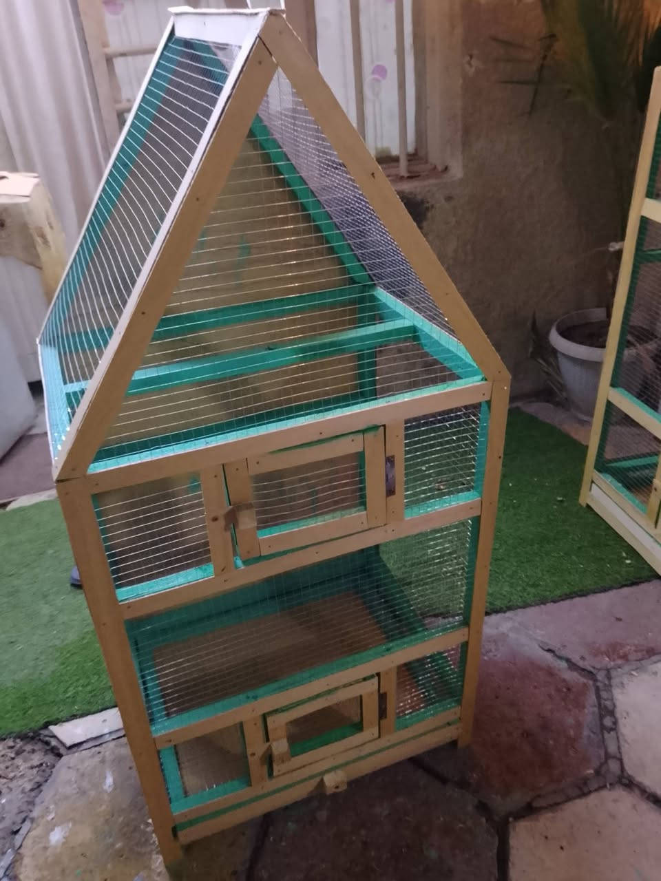 السلام عليكم قفص بعده جديد غير مستخدم قفص حلو ومرتب بي مجر السعر 25 شراي اتصل *********** بي وتساب
