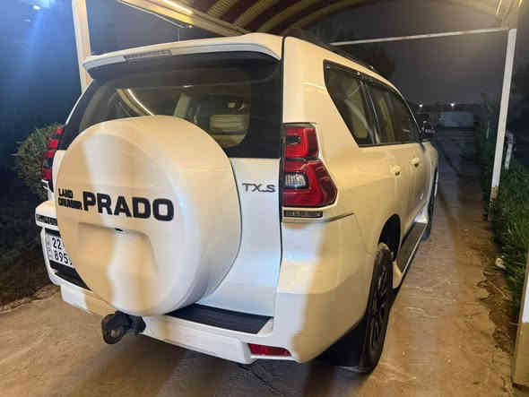 السلام عليكم 
تويوتا برادو  مدنايت Txsموديل 2023 رقم اربيل ماشية 55 الف السيارة جديدة صيانة وتبديل دهن بالشركة ساز 
مكفولة عدا بارد بسيط 
السعر / 455 
الإتصال/ ***********
