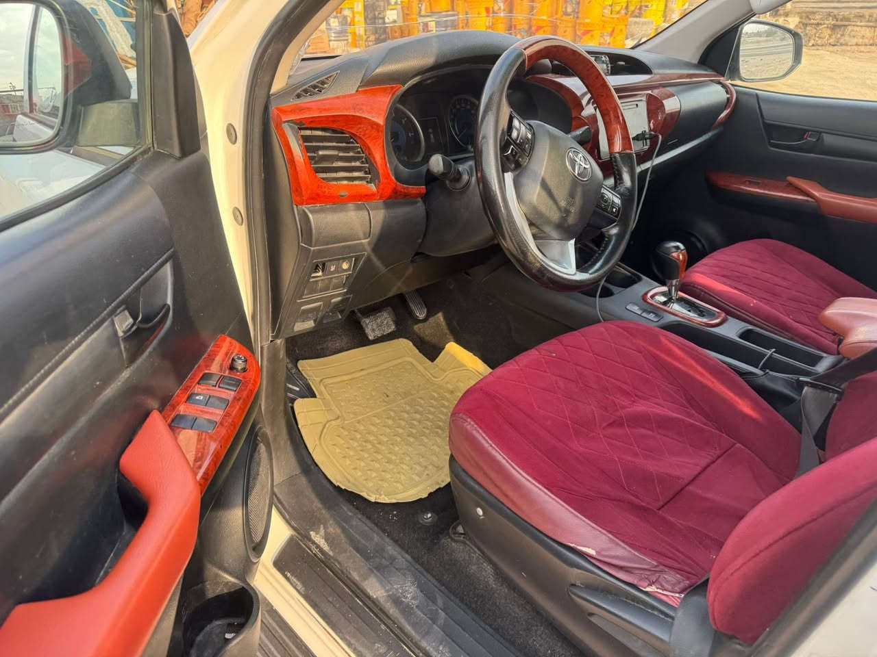 السلام عليكم 
هايلوكس 2019 
رقم بصره 
كاز 
مكفوله فقط بارد 
المكان البصره 

+964 773 217 4870
