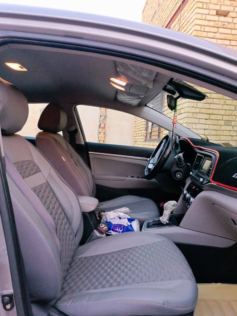 السلام عليكم النترا البيع فقط  موديل 2020 وارد امريكي ماشيه 65الف كفاله عامه ماعده البنيد امبدل فقط
جاهزه 
حساسات اماميه كامره 
رقم السياره بصره معوقين  الاستفسار 
***********
مكاني: الناصريه 
السعر: 145.
