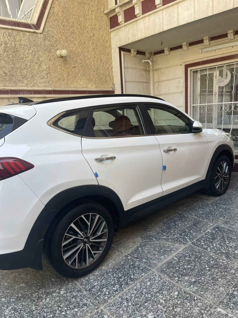 سلام عليكم

توسان  2020 خليجيه فول مواصفات 

فول 1/1 

٣ وضعيات قياده 

بصمه 

بانوراما 

شاشه كبيره

تحكم ستيرن جهتين

كشنات كهربائية جهتين

مري شفط

تدفئه تبريد قطعتين 

مكينه 2000 مفتوحه ؟

السياره ماشيه 84

السعر. 193

رقم جديد بأسمي 

سنوية جديدة 

مكفوله من الصبغ واحلى من الصور

مكان السياره بغدادالمنصور    ***********
