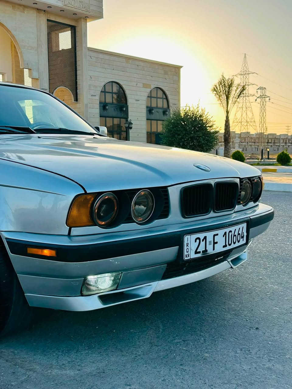 السلام عليكم مكلف بالنشر الحلال للبيع 525اصل وفصل محرك مسكر عدل رقم سليمانيه باسمي تحويل ثاني يوم 

محرك كير شرط لا تنقيص ولا تبخير 
بجم عريض 
غرفه M داخل البطاين صاج 
تخم ويل وتخم تاير جديد قبل سبوع مشدود 
صدر امامي خلفي جديد طوبه 
كهربائياتها شغاله 
فتحه سقف طكتين 
موديل 1992
هزه 2027سنويه إلى 2031
سياره صبغ جماليه عام 
جام كهرباء 
مكان السياره تكريت شراي اتصل سعر مناسب ***********
