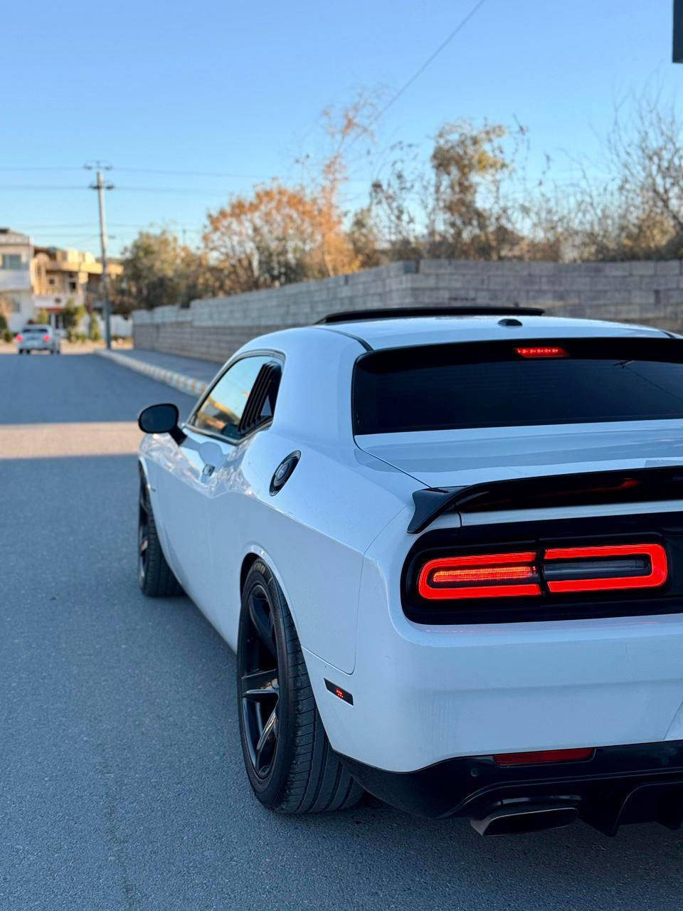 دۆج چاڵنجەر RT  2018 مواسەفات 
سعری زۆۆر مناسب
ڕەنگی سپی ، 
سەیارەکە ٦٧ مایل رۆشتووە... 
شاشە گەورە دیجیتاڵ ، سڵاید،
باتڵ شەفتی سەرسوکان،، فوول سپۆرت ، 
سەیارەکە هەتا بڵێی جوانە ، زۆر پاک و تایبەتە،  
کامل جوانکاری بۆ کراوە، 
ویل و تایەی هێڵکات لەحیەی سپۆرت  
لایت و لیدی ئەلوان ئەڵقە ،
 بۆنیتی یەک فەتحە، کامل سپۆرت بێ هیچ کەم و کورتیەک ..
سەنەوی ژینگە و ڕیگەوبان تازەیە ،
یەک پارچەو نیوی بۆیاخە، 
بێ  شوخت ، چاڵ و ساردی هیچ نییە  
زۆر خزمەتکراوە،  کەم ڕۆشتوو

سـعـر : لە کۆمێنت داوابکە ڕاستەوخۆ بۆت دێت 📥 

گێڕ و مەکینە تەبرید هەموی بە شەرت بێ نەقس،  
هیچ کێشەیەکی تێدا نییە 

ژمارەی خاوەنەکەی 
***********
