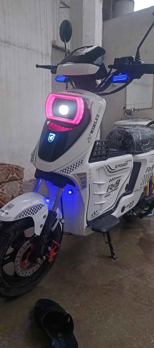 دراجة شحن rs9 فول مواصفات 5بطاريات 32امبير وينلي 7إشارات بكل صفحة يعني 14 موديل 2025 بريكاتة شرط بالمكان سرعة بالعداد 109حقيقي 50 الشحنة توصل 35كيلو متر مع شاحنة وينلي الاصلية مستخدم شهرين فقط كركوك, العراق


**إذا كنت صاحب هذا الإعلان وتريد حذفه لأي سبب، رجاءا أرسل رسالة إلى الدعم الفني**