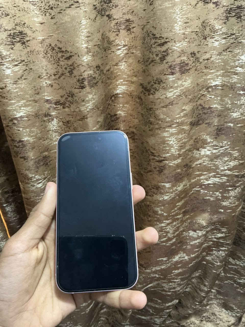 سلام عليكم
ايفون 15 عادي 
ذاكره 128
بطاريه 86
دبل سيمكارت
نضافه 100٪؜ 
عربي شرق اوسط 
الرقم. ***********
