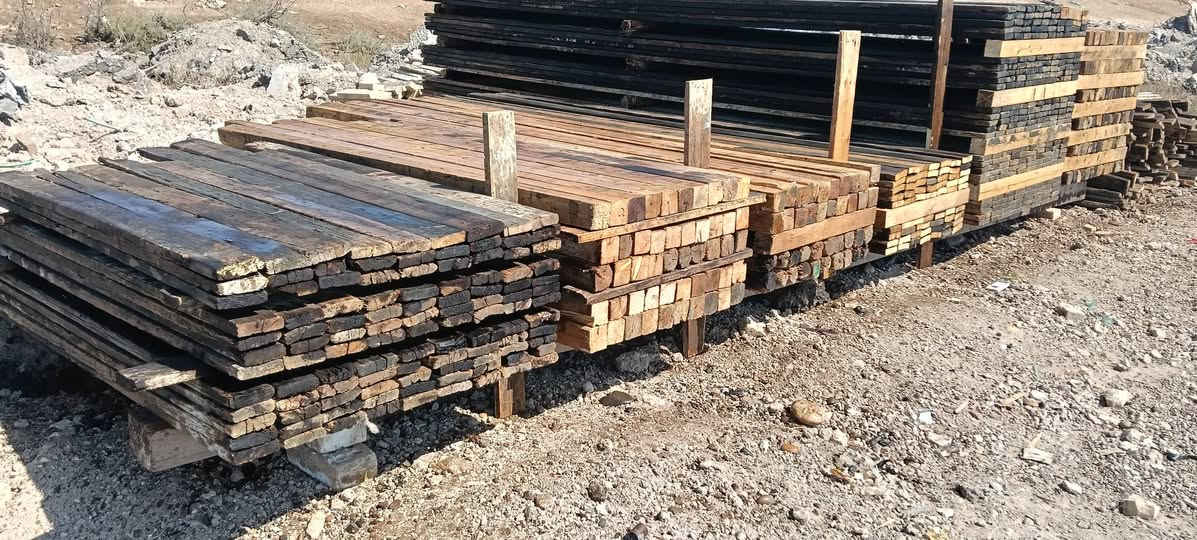 السلام عليكم قالب خشب للبيع نظيف حيل بغداد الحسينيه***********
