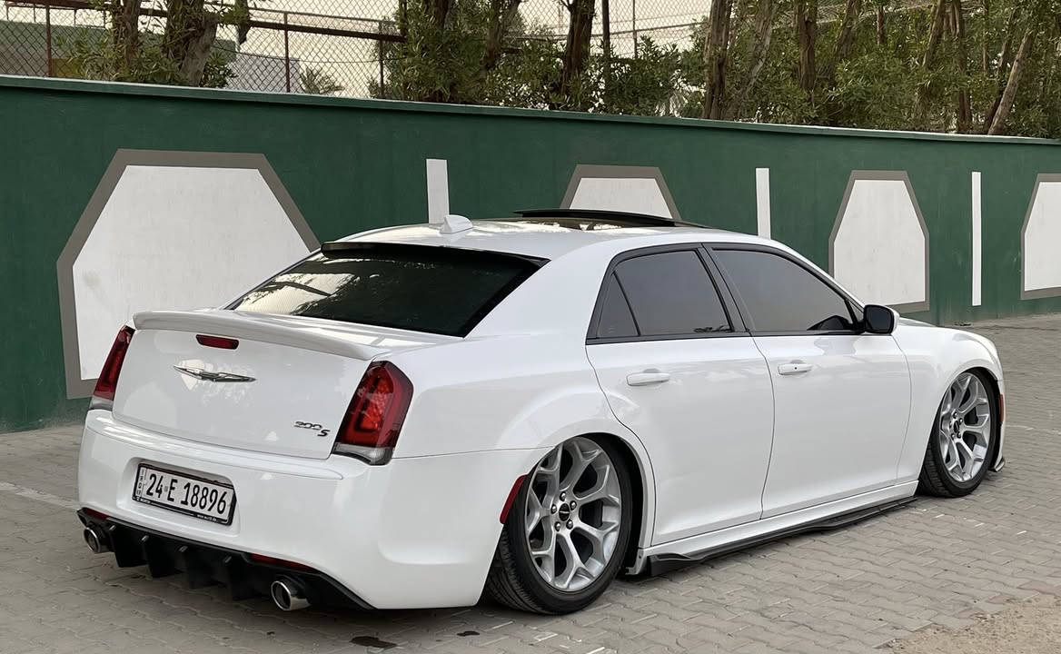 السلام عليكم
اوباما : 2018 S .اصل تو ويل  (كندي) بجم عريض
العداد   :  ( 76m ) 
المحرك : V6 . 3.6L . كير ومكينه كفاله 
 
المواصفات 
*  پانوراما . 
*  مصابيح امامية زنون مع LED .
*  ويل قياس 20 أنج . بلادي
*  شاشه كبيرة مع نظام ملاحة نفكيشن GPS 
*  سستم صوت الپاين مع دمام بلجنطه   
*  مقاعد أمامية كهربائية عدد 2 . 
*  مقاعد أمامية تبريد وتدفئة .  
* كير ماوس 
* تشغيل عن بعد 
* شفتات ستيرن  
* كاميرا خلفيه دوارة 360
* دخول ذكي (بصمه)  
* شادلها جكات S2
  

* ( ملاحضه ).... 
* حادث كلش خفيف بدون ايرباك بدون دواخل بدون تبديل 
  شبر بلجاملغ بارد ومصبوغ نفسه  
وربع بنيد كلير فقط كلير بدون حادث مكفول حتى من بارد. 
* 
*  
* 
*    ___________________________  
السياره مال جناي لا مشتغله خط ولا طالع محافضات ابد . خاليه من كل نواقص .. ((باسمي شرط تحويل او وكاله 
مكان السياره بغداد ))
تفاصيل اكثر ع خاص او اتصال واتساب  📲📞***********
السعر 283 ومجال
