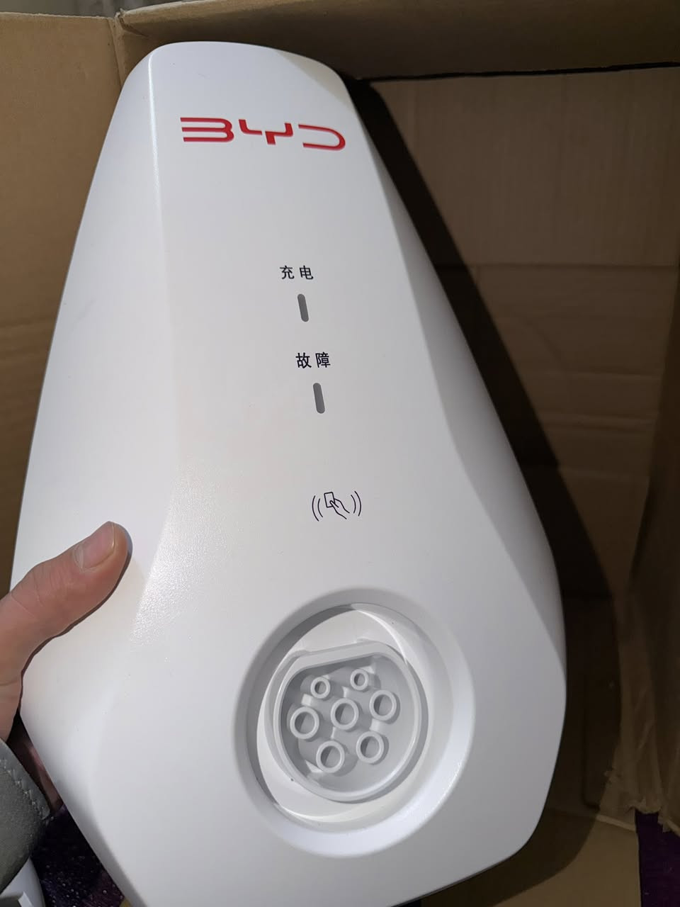 من رخصة الادمن 
السلام عليكم شاحن BYD اصلي وكالة                                                           مامستخدم مع كامل الملحقات (مسدس / كارت /وايرات الربط) 

السعر حسب السوك متفاوت كلمن ينطي سعر بكيفه ،
وعليه السعر الي يناسبني يحصلها وشكرا


**إذا كنت صاحب هذا الإعلان وتريد حذفه لأي سبب، رجاءا أرسل رسالة إلى الدعم الفني**