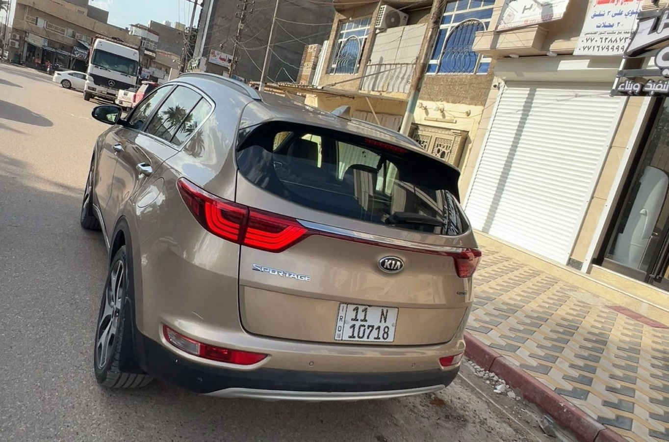 ....... مكلف بلنشر.........
سبورتج 2017 خليجي جتي لاين لون شمباني مميز  مكفوله لا ضربه ولا تبديل فقط بارد صغير في الجاملغ الخلفي
المواصفات :
  محرك 2000 دوش 
• بصمة تشغيل وابواب
•كراسي كهرباء 
•كراسي جلد 
•شفتات سرعة 
•اوتو هولد 
•سايد بريك دكمة
•صعود منحدارت 
•شحن واير ليس....وبعد بيه هواي مواصفات معروفة فئة GTline  
السيارة جديده بدون نقص جاهزه 
تخم تاير و صدرجديد  رقم بغداد دولي بأسمي سنوية وهزة جديدة 
السعر مطلوب ١٨٠ بيه مجال بسيط
📞   ***********    بغداد المشتل
