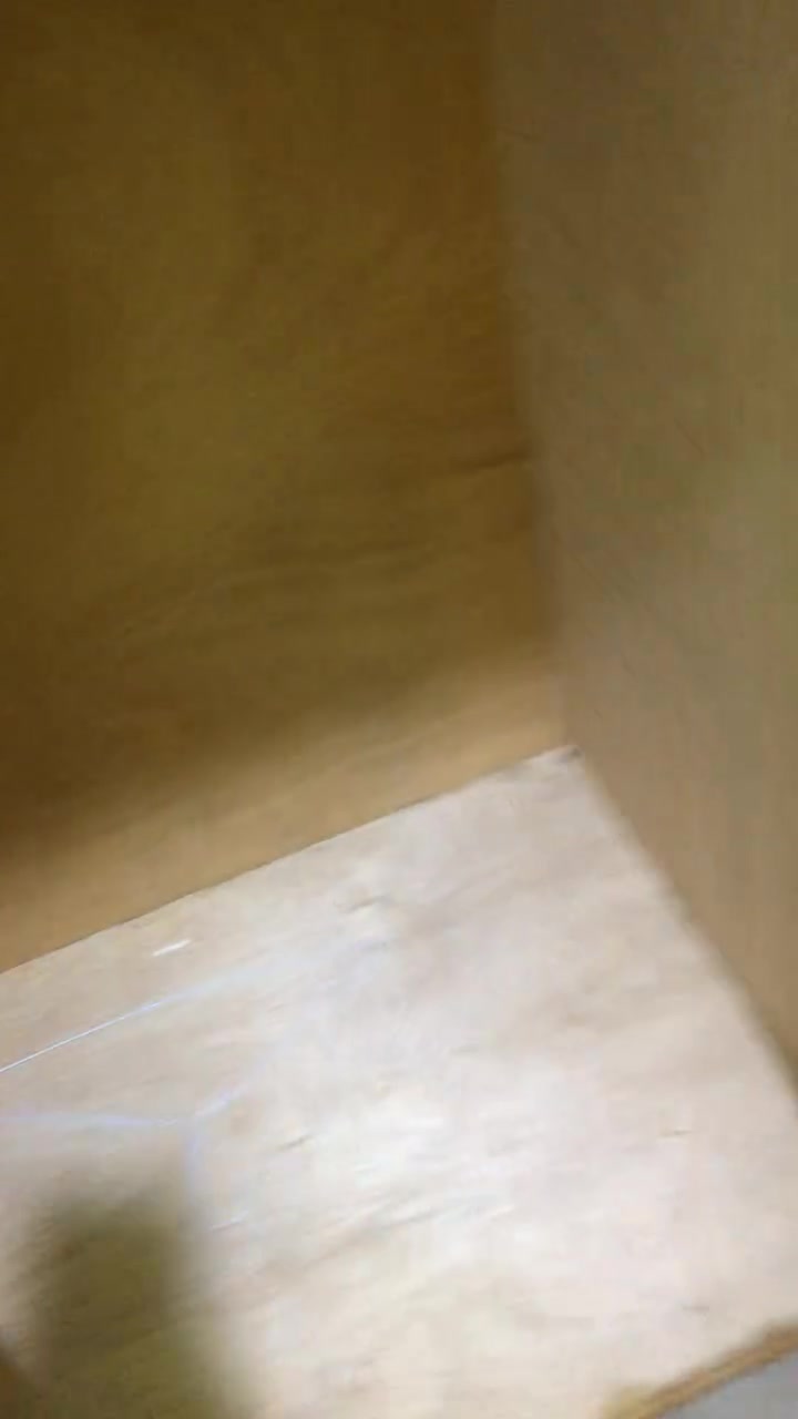 السلام عليكم منامية للبيع فصلنا ومستخدمي شهرين فقط  خشب عراقي اصلي صندوق نضيف حيل السعر ٢٧٥ وبي مجال ***********
