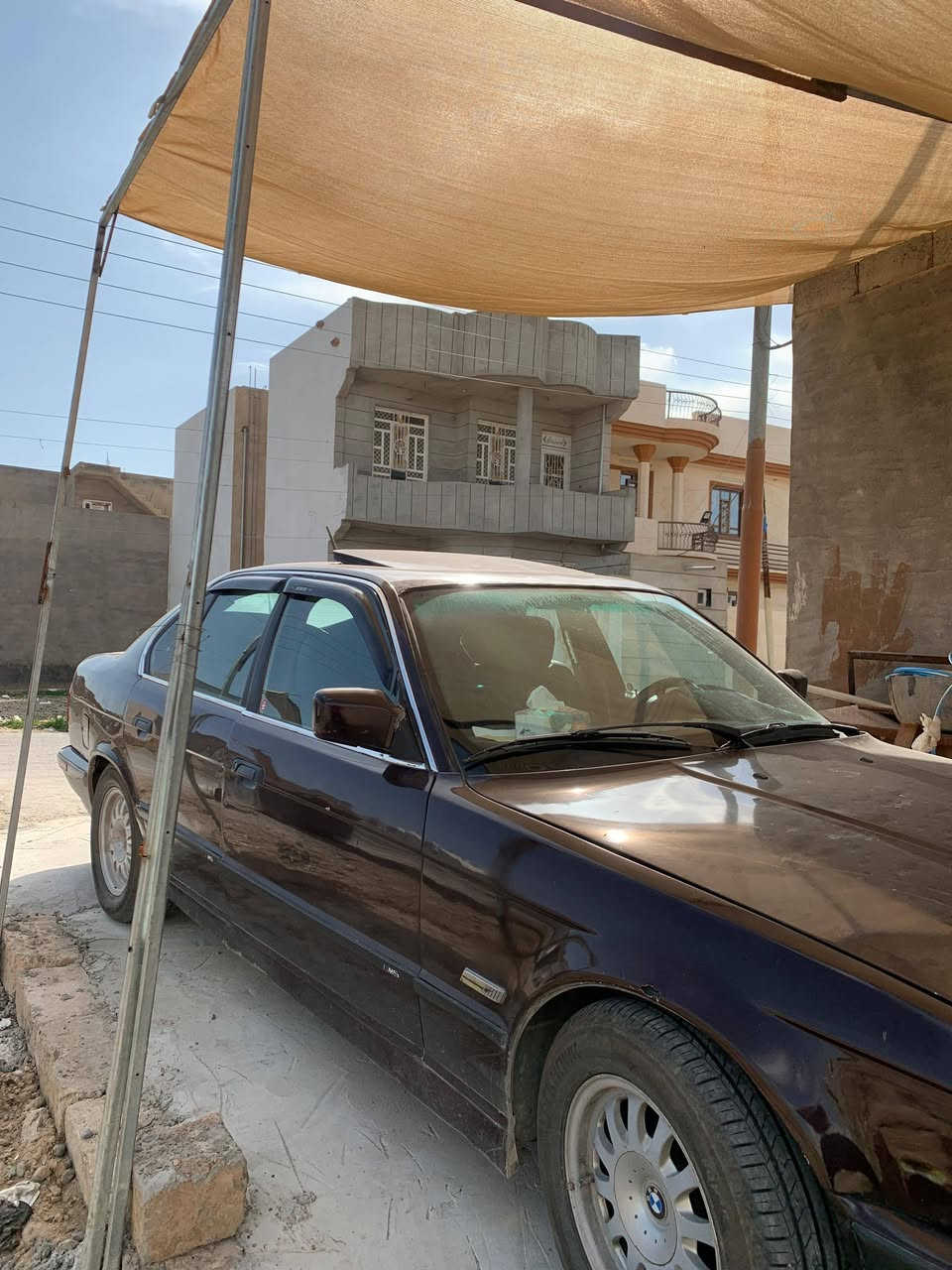 السلام عليكم
BMW 
محرك 3ونص كير ومحرك شرط كهربائيات فتحه سقف كلها شغاله تخم تايرات جدد رقم صلاح الدين الماني السعر 48وبيها مجال الرقم ***********
