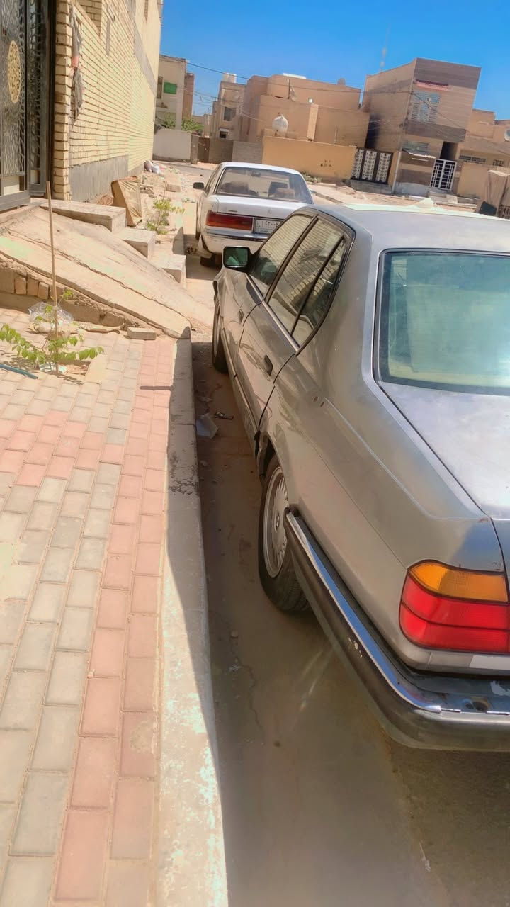 السلام عليكم BMWW730 للبيع او مراوس موديل 93 مشروع وطني باسمي سنوية لحد 30 تنتهي السيارة بحالة جيدة المكينة والكير نظيفة الداخل والخارج نظيف بس جاملغ الأمامي جهة السائق بيه ضربة خفيفه كهربائيات كله شغاله والصغيره مابيه اي جطل الحدادية تعبانه 40%100 مكان السيارة كربلاء الاستفسار على الارقام 
***********
***********
