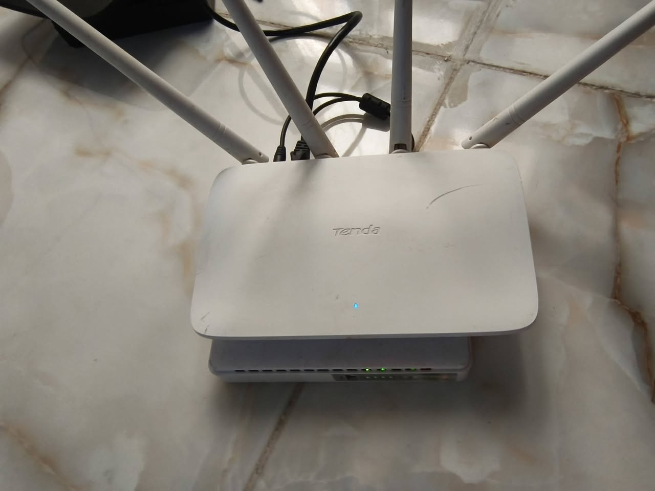 وجبه جديده روترات شرط النت عل فحص والضمان  15 الواحد  يشغل 5G قوه 1200 مكاني شرك الطارق قرب محطة الشمس ***********
