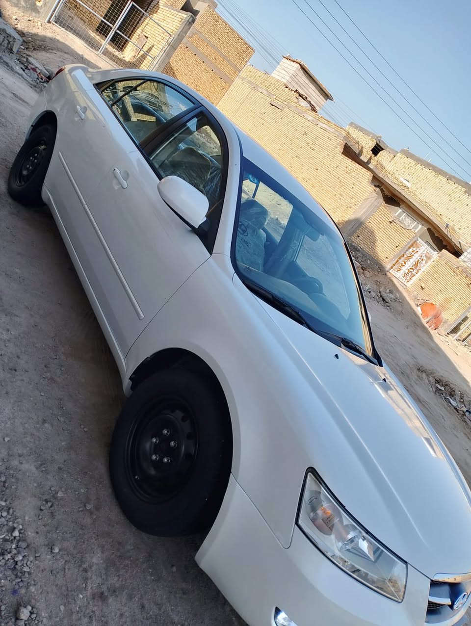 السلام عليكم سوناتا مديل 2007 رقم ذي قار الجديد هزه جديده ماشيه 60 الف حقيقي كفاله  عام ضربه وصبغ وتبديل وبارد شرط على وضع الشركه مكينه كير برغي مامفتوح بيه مكينه 2000 كير عادي السعر (125) وبيه مجال بس يدور جديد يتصل السياره جديده جديده الهاتف *********** مكانه ناصريه مركز
