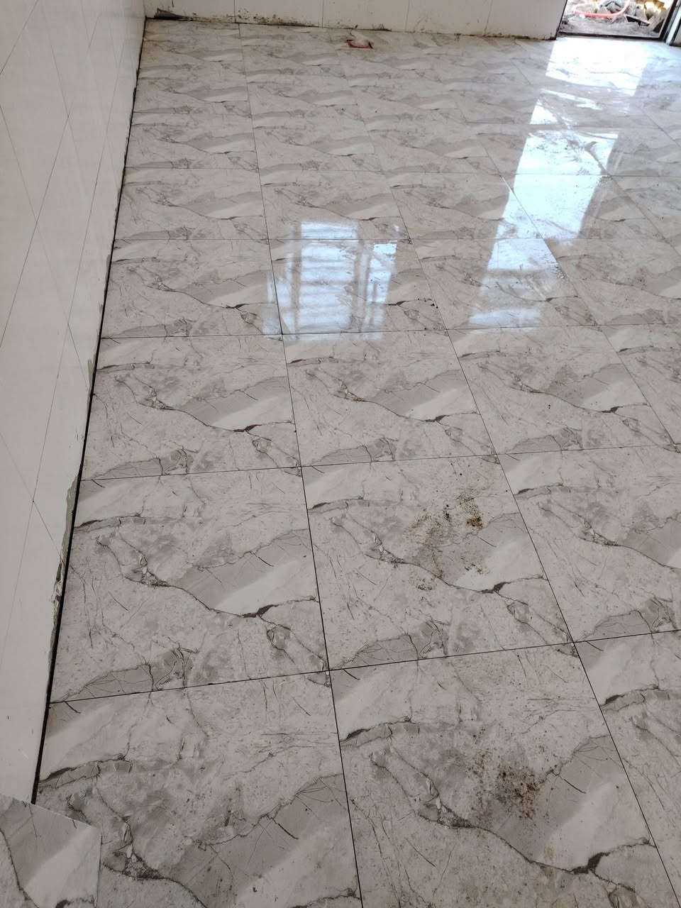 خلفه سيراميك وكاشي شغل عل لليزر متفرغ حاليا للستفسار *********** وات ساب او اتصل عليه
