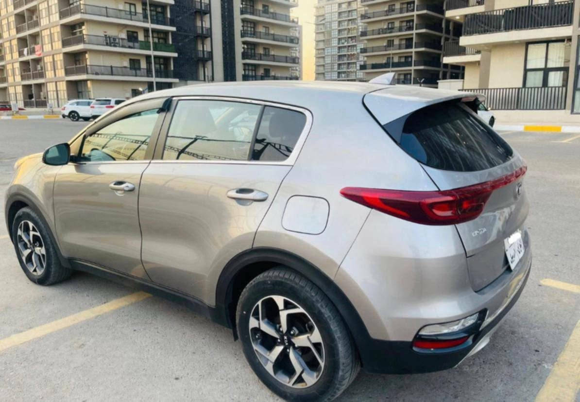 السلام عليكم ، كيا سبورتج 2020 مواصفات LX نظيفة جدا ايرباكات سليمة عدة البردة اليمنة حادثهة جنطة خلفية 
مكينة وكير وتبريد مكفولات وممتازة
السيارة ماشية 100 الف كيلو وداخل نظيف 
رقم أربيل تحويل او وكالة
مكان السيارة بغداد حي الجهاد مجمع السلام 
رايدها ب 158 ورقة
  
تواصل على الرقم 
***********

