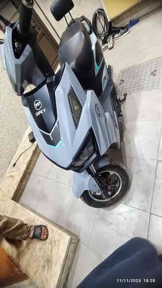 سلام عليكم عندي دراجة شحن موديل 25 ملف 1000حقيقي سرعته 60حقيقي ست بطاريات دبل استخدام 8اشهر الدراجه نضيفه تمشيك مسافة من 30_45كيلو يجي وياها سويجين وبصمتين سعرهه 700قفل مكاني بغداد باب الشرجي واي استفسار هذا رقمي ***********
