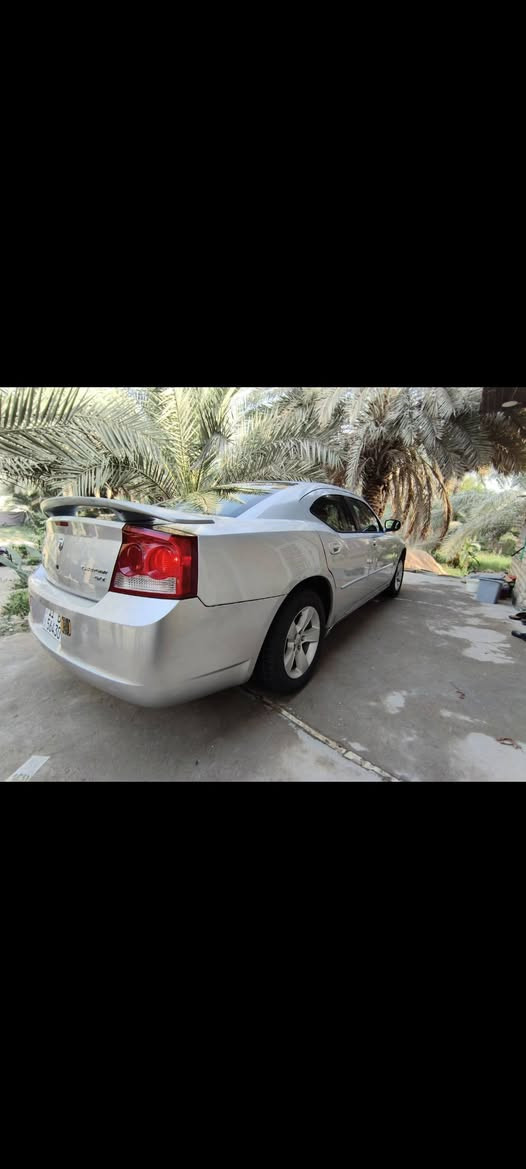 السلام عليكم
للمراوس فقط 
جارجر موديل 2010 
رقم بغداد بسمي 
السياره كلش نضيفه 
السياره بيه صبغ فقط 
***********
