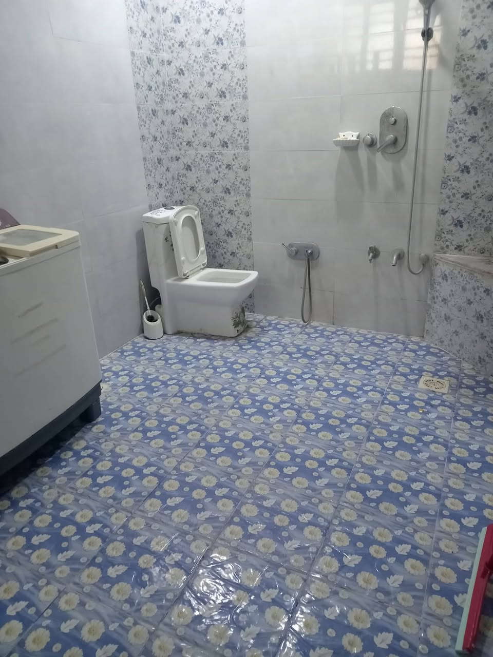 السلام عليكم بيت للبيع بالنقد او بالقسط اذا تريده قسط تتفق ويا ابو المكتب العارضته يمه يبيعلك قسط
بيت بناء حديث للبيع طابقين ٣غرف نوم وهول ومطبخ واستقبال حمامات ثنين العنوان مقابل معمل الحرير شارع مهند الحلاق قريب ع مدرسه براعم الإيمان تبليط بالباب مساحه البيت ١٣٠ مع الكاونتر والتانكي والسخان والمغاسل عدد ثنين البيت فازغ حاليا بس جيب غراضك وتكعد الاستفسار *********** البيت طابو زراعي سند ٢٥
