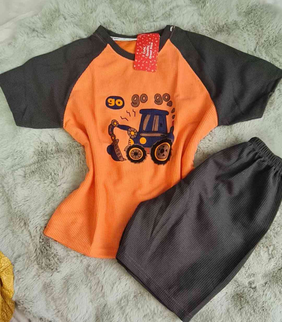 تصوير واقعي: كل الصور حقيقية 100% وبدون أي فلاتر (اللي تشوفيه بالصورة يوصلك نفسه).
​خامة خيالية: ملمس ناعم جداً ولطيف على بشرة الأطفال.
​تنوع المقاسات: متوفر من عمر 6 أشهر ولغاية 14 سنة.
​أسعار تنافسية: تبدأ الأسعار من 5 آلاف وتصل إلى 7 آلاف دينار فقط!
توصيل بسماية الف
القياسات واسعار القطع تحت الصور


**إذا كنت صاحب هذا الإعلان وتريد حذفه لأي سبب، رجاءا أرسل رسالة إلى الدعم الفني**