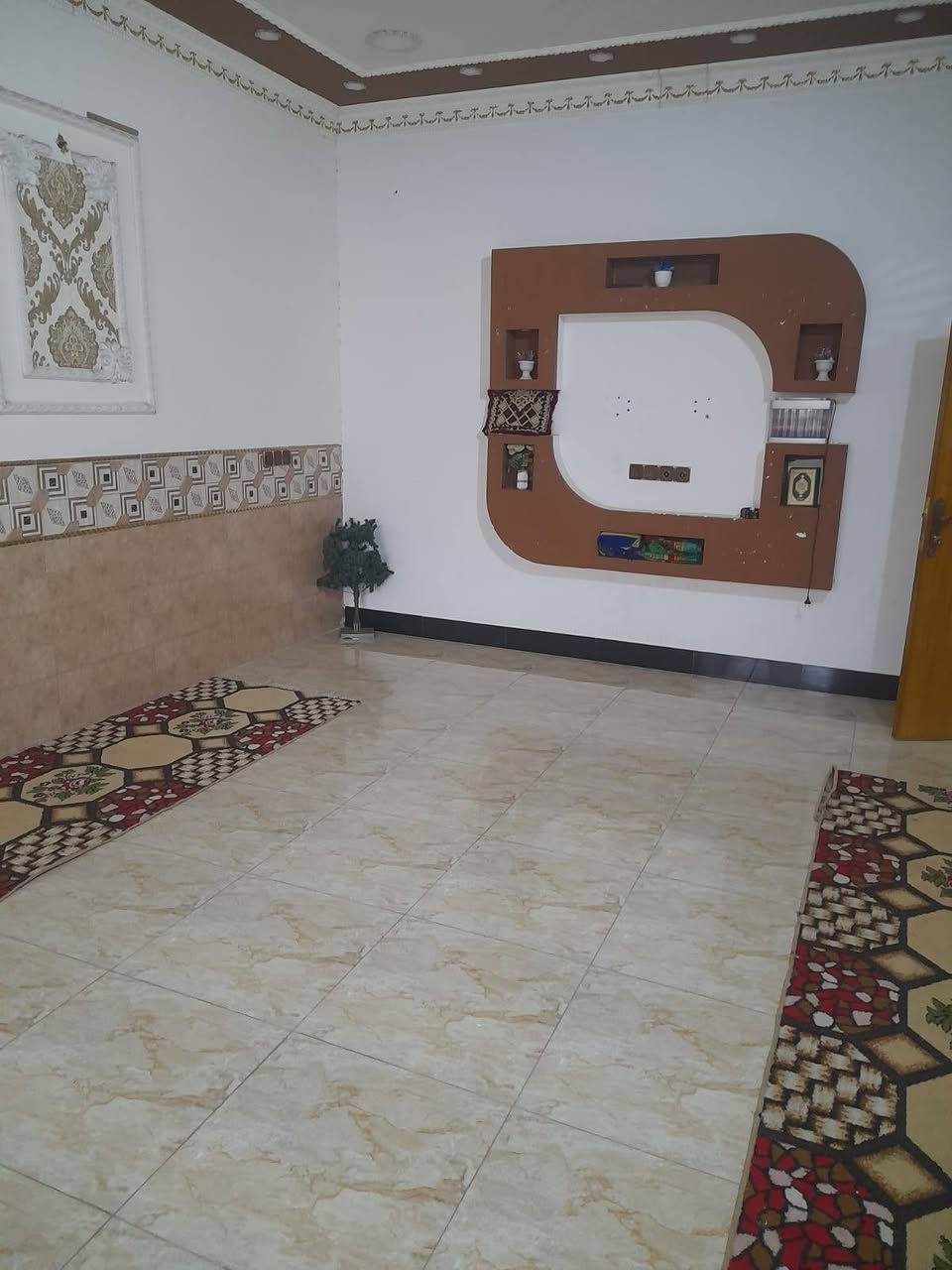 #دار للبيع ملك صرف
بنيان25مساحته 200متر  واجهيه 10متر بل حصوه كبال بانزين خانه مال خانضاري  الستفسار علا هاذا رقم ***********🌹
