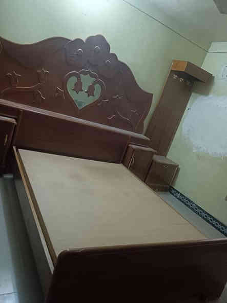غرفه نوم للبيع
صاج من الداخل والخارج
نهايتها 700 والعنوان كوت الشهداء 
***********
