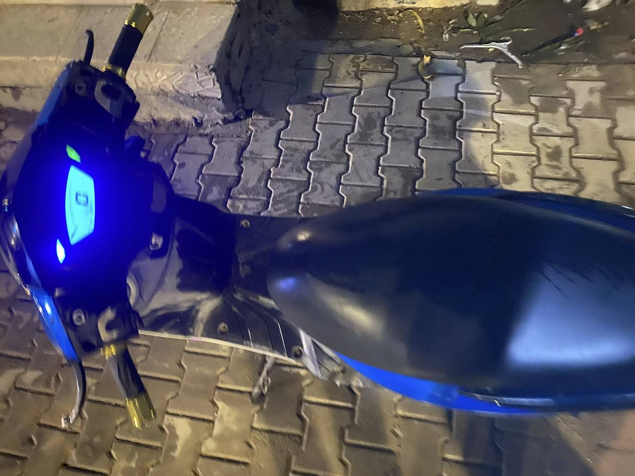 دراجه للبيع جيتي ار موديل14 دراجه عداد اكتروني يدغير الاوان دراجه مكفوله مال رمبه نضيفه كلش سعر مليون بيها مجال الاستفسار على هذا الرقم *********** عنوان بغداد حريه
