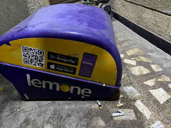 السلام عليكم صندوك حجم كبير اصلي كامل مكمل جكات ثنين ويده اغلاق
السعر 75 وبي مجال بسيط حك جيه
مكاني بغداد ***********
