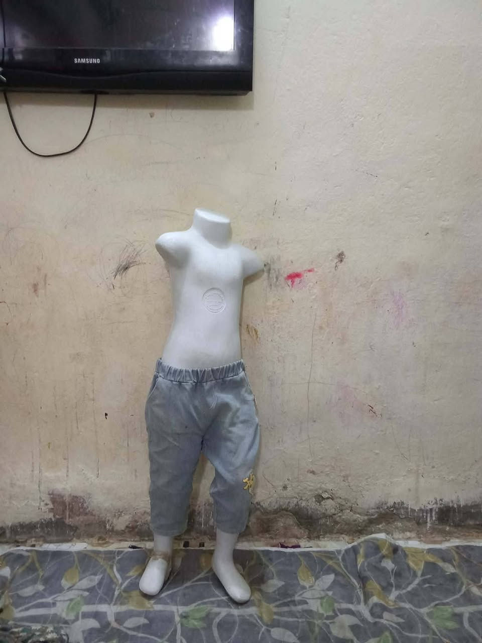 كاونتر مترين السعر ١٠٠ قفل
ميز مرايه ٤٠ 

مليكانه ١٠

كاروك هزاز ٣٥ جديد 

عنوان سماوه حي ناظم فرع حسنيه اهل البيت ***********
