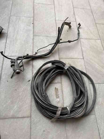 دشبول وفان وظفيره
ضفاير الخارجيه والداخليه 
بي سي ام 
صدر خلفي 
فراممه خلفيه
ماطور ماسحات 
جك جنطه كهرباء 
سفايف ابواب وجنطه 
جك سبير مال حوض 
بلاستك غرفه داخليه 
كومه غراض بلصور 
مكان بغداد يوجد توصيل 
للتواصل واتساب 
***********
